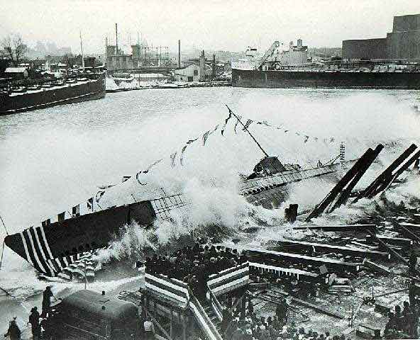 The USS Icefish launches in Manitowoc, WI